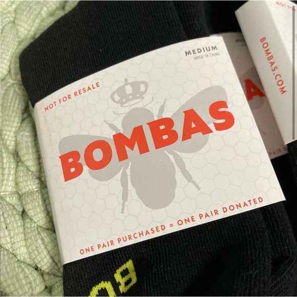 NWT Bombas Black Crew Socks Arch Support Size Medium 2 Pairs - Picture 2 of 4